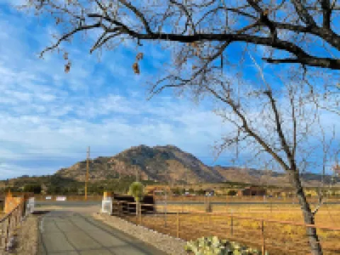 Zebra Refuge Cottage-wild Unique Prescott Stay