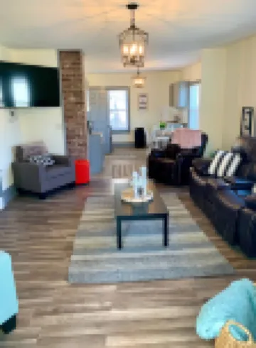 Centrally Located 5Br House in Niagara Falls