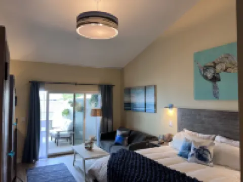 HarborWalk Inn