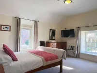 The Crown Hotel فنادق في کینوید، دنبیگ‌شر