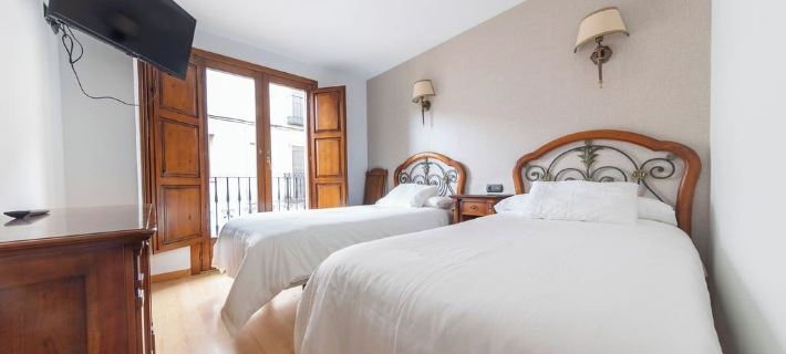 Hostal SIN Recep24H Puerta de la Villa - Pet Friendly & Restaurante Hotels in Soria