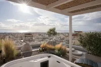 Glyfada Panoramic Penthouse - Hot Tub