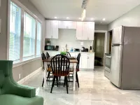 The Horseshoe Falls Villa- 6Br Free Parking, Minutes from Falls & Casino Hotel in zona Aeroporto Internazionale di Niagara Falls