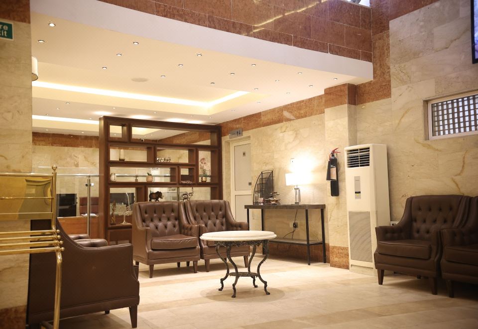 2. 볼튼 화이트 호..