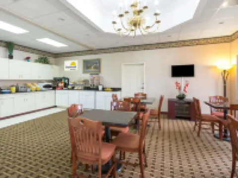 อเมริกาส์เบสต์แวลลู อินน์แอนด์สวีทส์ ซัมเทอร์ โรงแรมในซัมเทอร์