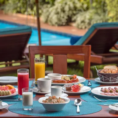 Sea Cliff Court Hotel & Luxury Apartments Hotels near Coco Beach