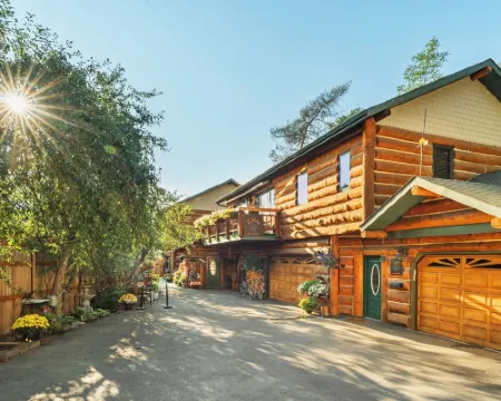 The Inn on Bigfork Bay Hotels in Bigfork