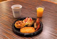 La Quinta Inn & Suites by Wyndham Cocoa Beach Oceanfront - breakfast