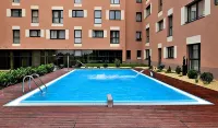 Melrose Apartments - Pools