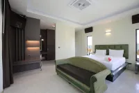 Wis Beach Khanom Hotels near Nai Phlao Beach