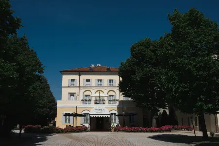 Rechigi Park Hotel