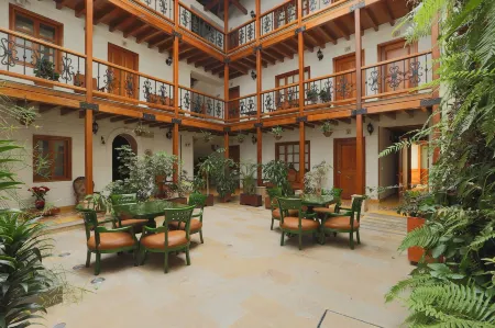 Hotel Santa Lucia Boutique Spa Отели рядом с достопримечательностью «Iglesia de la Tercera Orden»