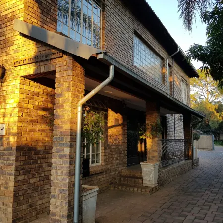 Falling Feather Inn Отели рядом с достопримечательностью «Торговый центр Zambezi Junction Mall»