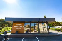 Arena Stupice Camping Homes فنادق في ميدولين