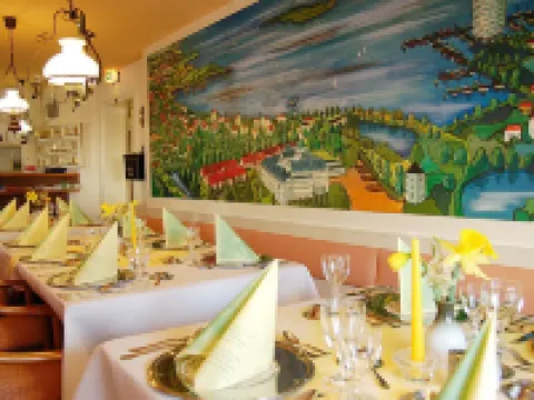 โรงแรมโฮเอินซอลแลร์น โรงแรมในชเลสวิก