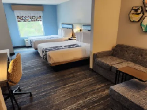 La Quinta Inn & Suites by Wyndham Warner Robins - Robins AFB Hotels in Warner Robins