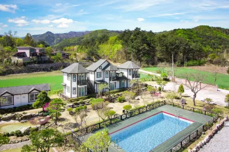 Samcheok Duelkkot Pension Отели рядом с достопримечательностью «Jangho Port»