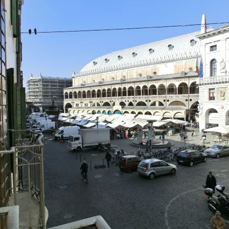 PadovaResidence Apartments - Vista Piazza Delle Erbe e Palazzo Della Ragione