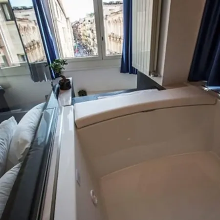 The Boutique Napoli Suite Отели рядом с достопримечательностью «Площадь Пьяцца-дель-Плебишито»