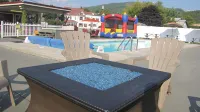 Mt. Madison Inn & Suites - Pools