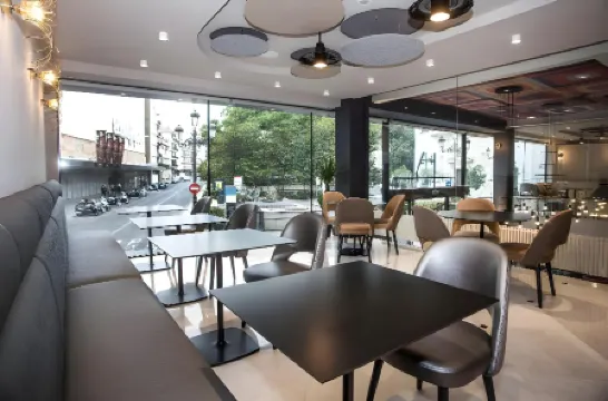 Hotel América Sevilla Отели рядом с достопримечательностью «Мост Баркета»