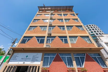 Oasis Chartouni Hotel