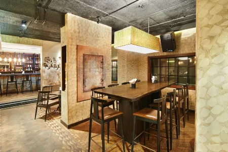 The Shalimar Hotel, Kemps Corner Отели рядом с достопримечательностью «Bhendi Bazaar»