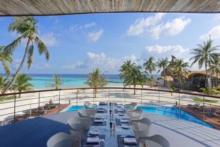 Outrigger Maldives Maafushivaru Resort Отели в г. Vilamendhoo