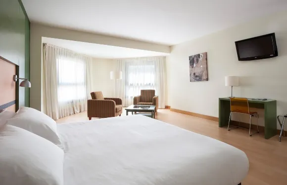 納瓦爾塞斯陶酒店