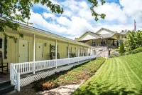 Boxwood Lodge Blowing Rock Near Boone-University Hotels in Blowing Rock