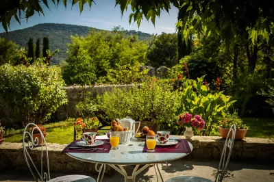 La Magnanerie d'Hôtes , le jardin secret , chambres d hôtes sauve. Hôtels à : Sauve