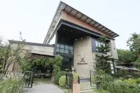 Manonnee Hotels near Wat Rong Khun - White Temple