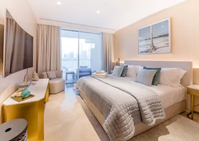 Maison Privee - Luxury Sea View Apt in Five Resort on the Palm Hotels in Dubai
