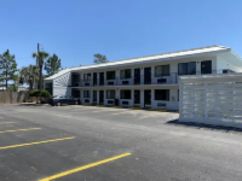 Village Inn Destin Hotels in Destin