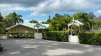 Hilltop Hideaway - parking