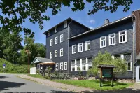 Apartments Und Bistro Zum Glasmacher - parking