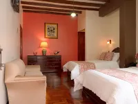 Rincón Familiar Hostel Boutique Hotels near Viewpoint El Panecillo
