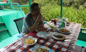 Houseboat Kelotok Bee