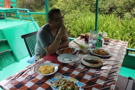 Houseboat Kelotok Bee Отели в г. West Kotawaringin Regency