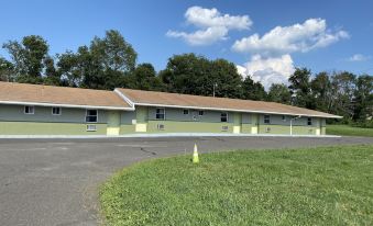 Red Carpet Inn & Suites Wrightstown