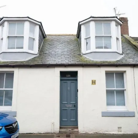 Coorie by the Coast, Direct Beach Access Getaway - Arbroath