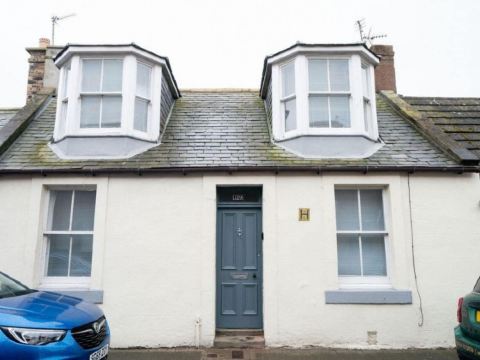 Coorie by the Coast, Direct Beach Access Getaway - Arbroath