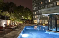 DoubleTree by Hilton Atlanta Windy Hill Ballpark - Pools