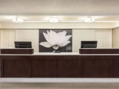 ลากินตาอินน์ บายวินด์แฮม แซนแอนโทนิโอ I-35 นอร์ท ที่เทิปเพอร์ไวน์ โรงแรมในLive Oak