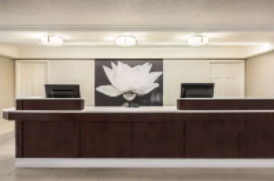 La Quinta Inn by Wyndham San Antonio I-35 N at Toepperwein