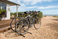 Coorong Waterfront Retreat Hotels in Meningie