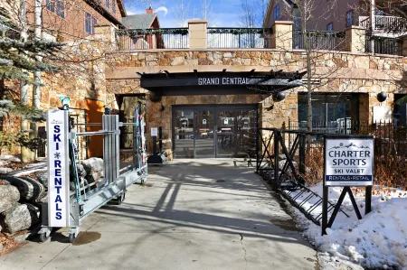 Main Street Station Getaway Отели в г. Брекенридж