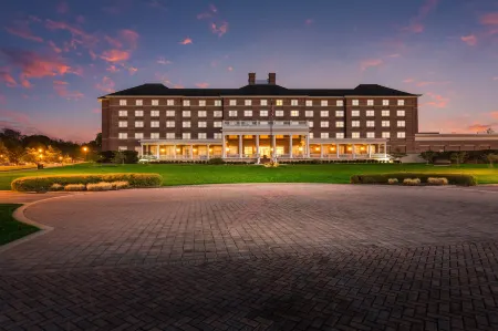 Hilton Garden Inn Suffolk Riverfront Отели рядом с достопримечательностью «Riddick's Folly House Museum»