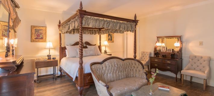 The Burn Bed and Breakfast Hotels in Natchez
