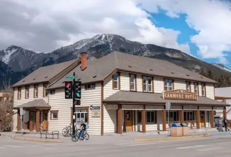 Party Hostel- Canmore Hotel Hostel